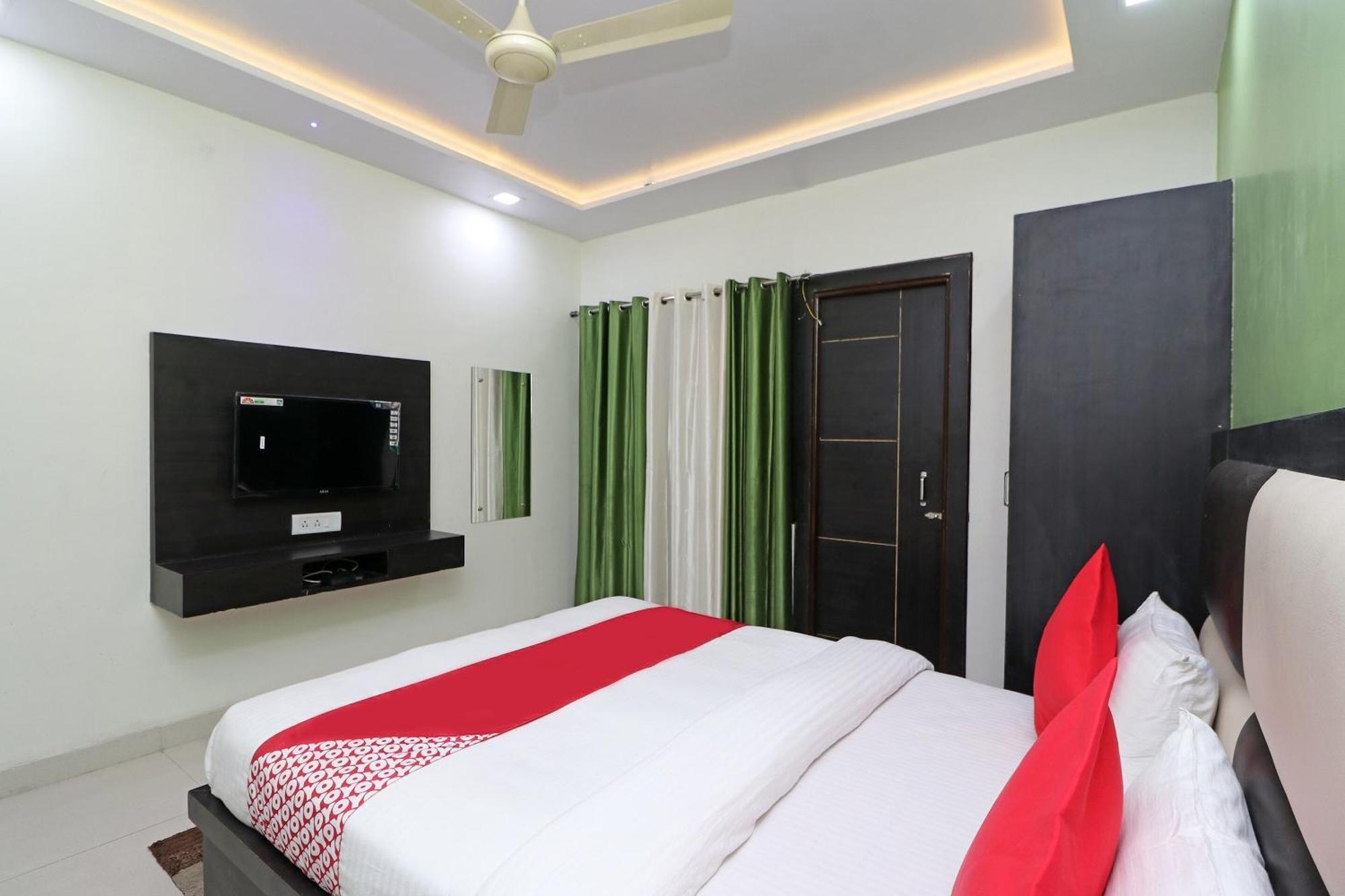 Oyo Hotel The Orient Tree Агра Экстерьер фото