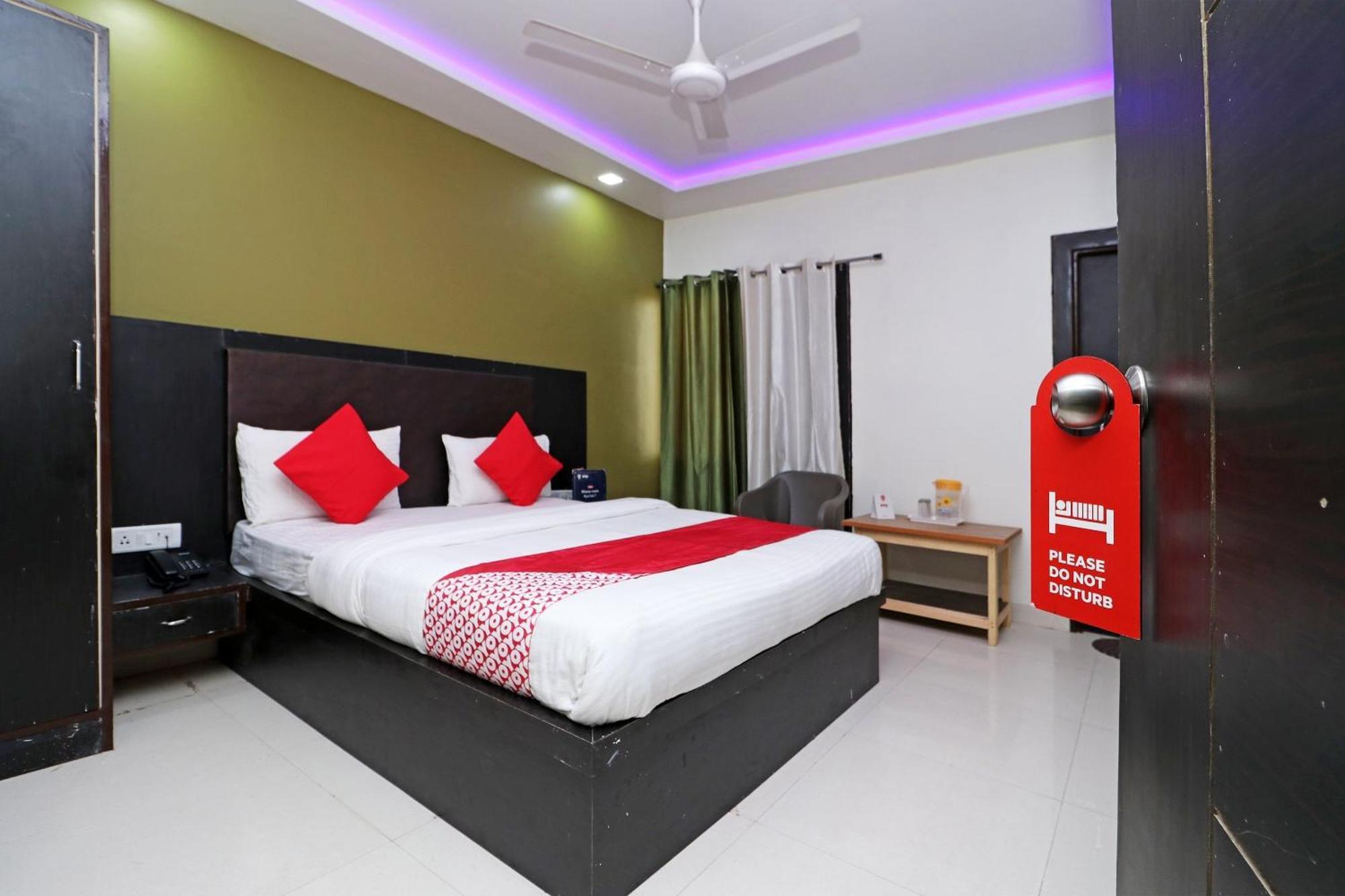 Oyo Hotel The Orient Tree Агра Экстерьер фото