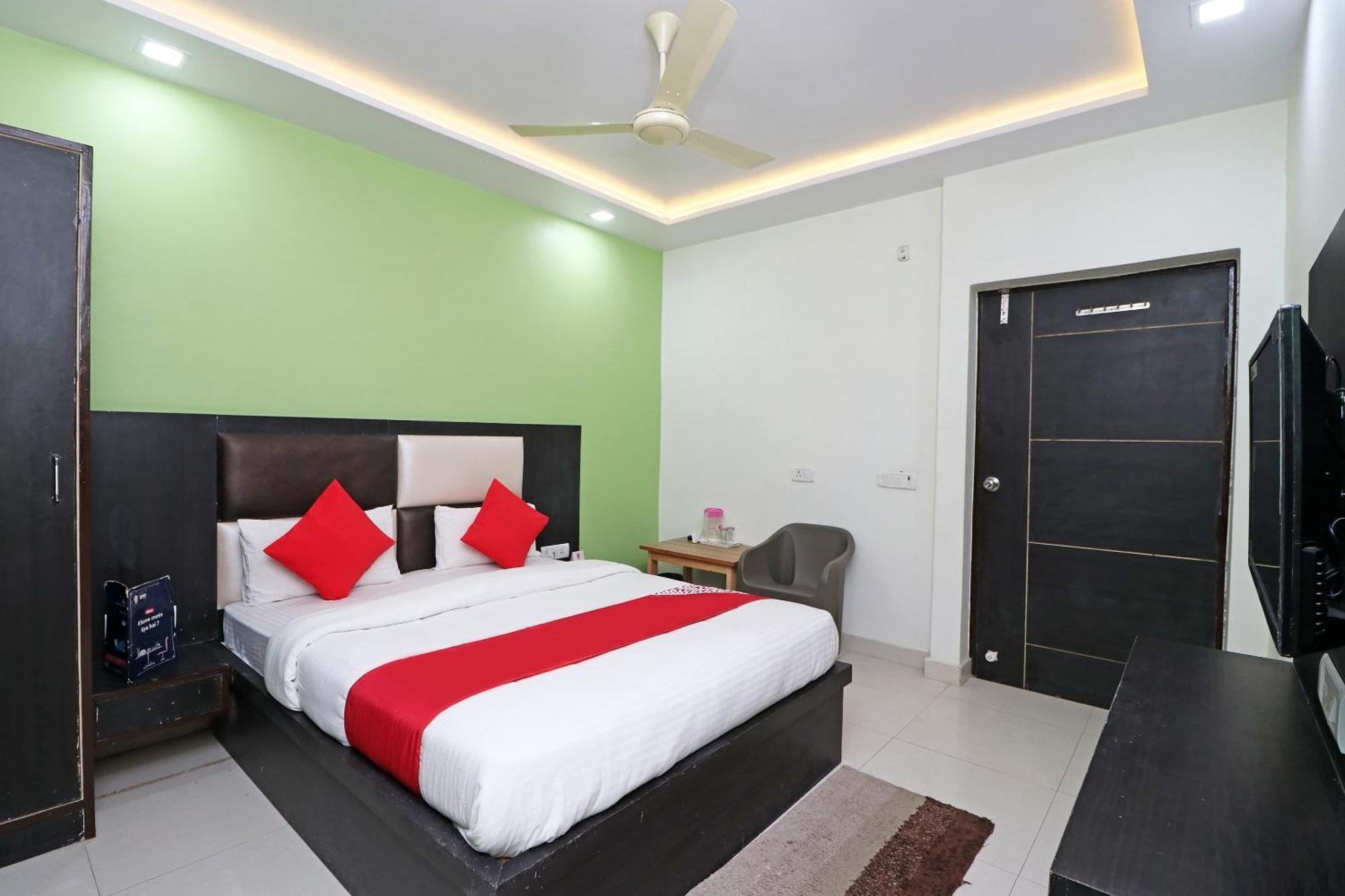 Oyo Hotel The Orient Tree Агра Экстерьер фото